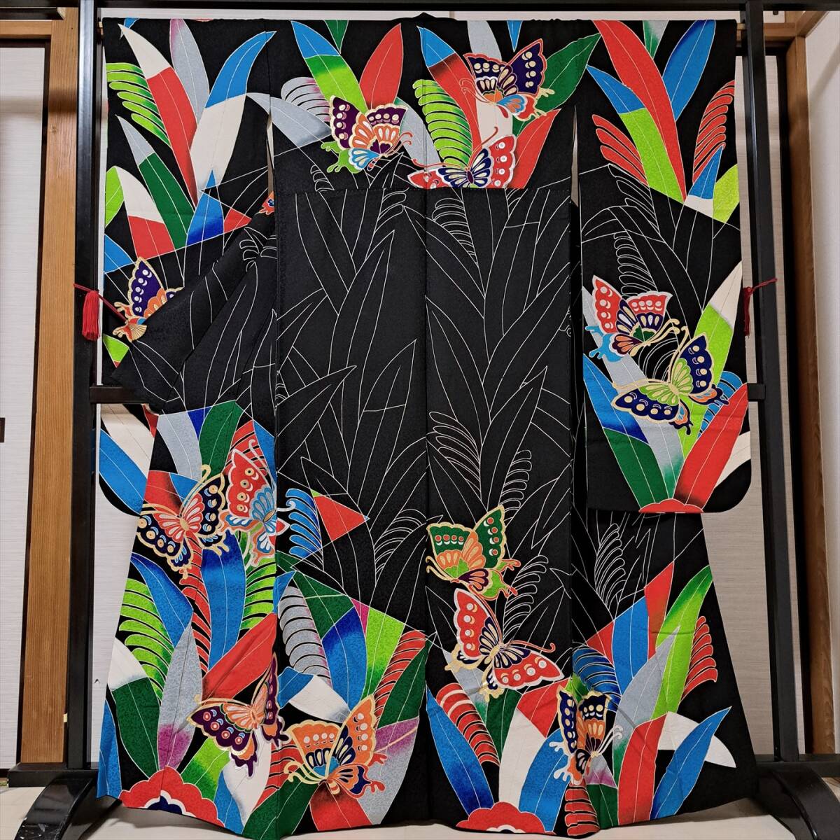 即決■着物の越田■裄67身丈165.5 正絹 振袖 袷 訳あり品 蝶々 カラフル 金彩加工 華やか 成人式 双◇み20R02拍卖