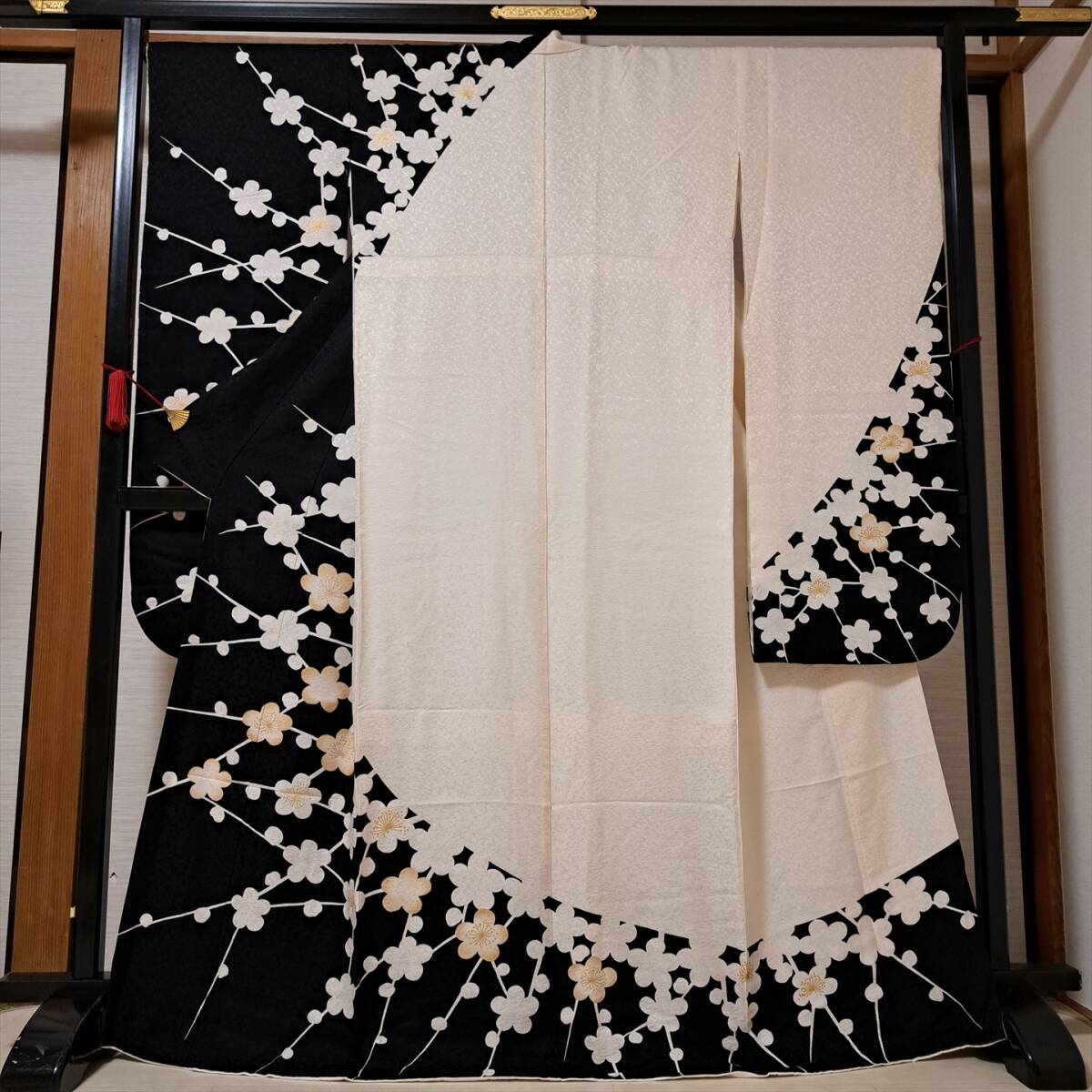 即決■着物の越田■裄70身丈171.5 正絹 振袖 袷 訳あり品 裄長 トールサイズ 梅の花 金彩加工 モノトーン シック 成人式 頭H◇み26R02拍卖