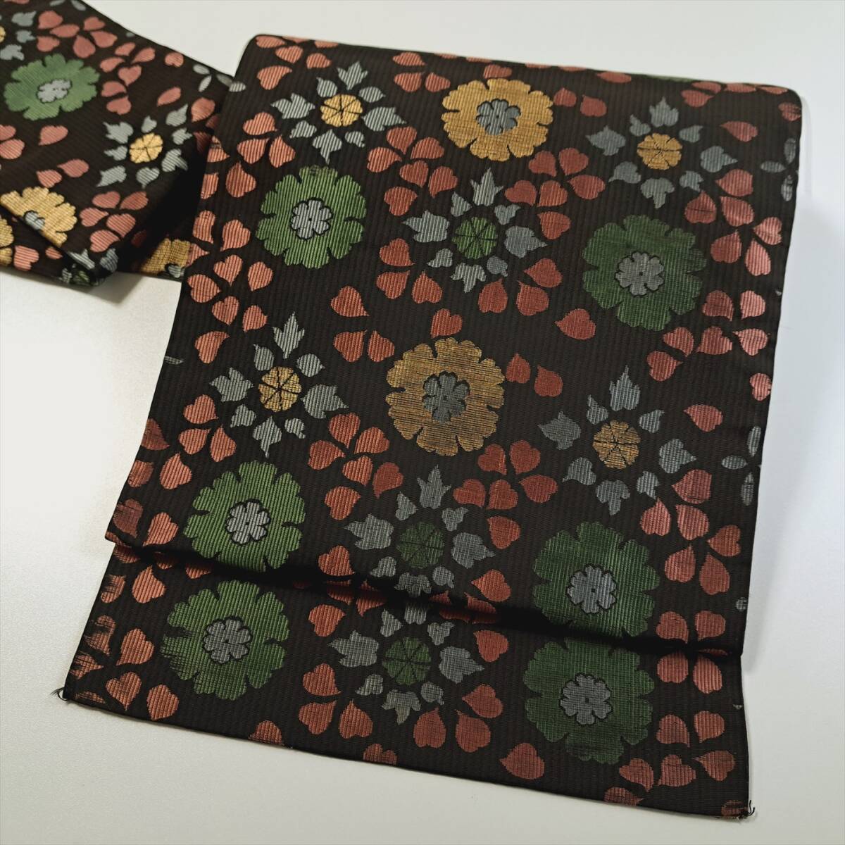 即決■着物の越田■幅30.5長さ392.5 正絹 アンティ―ク 名古屋帯 名古屋仕立て ハギレ・リメイク向け 黒地 金糸 花 可愛い 六通 ■み28J03拍卖
