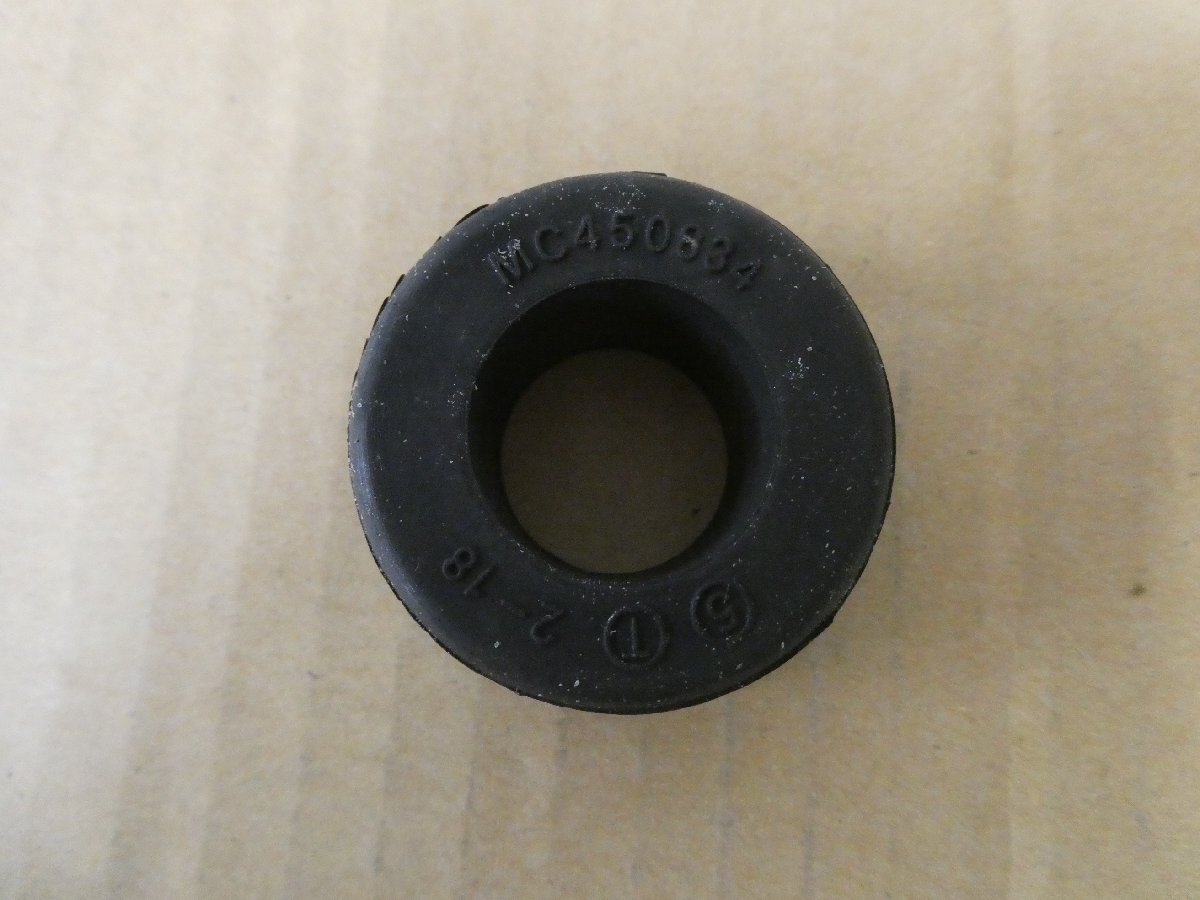 【A51234】 三菱ふそう FQ用 ブッシュ FRサス MC450834 未使用拍卖