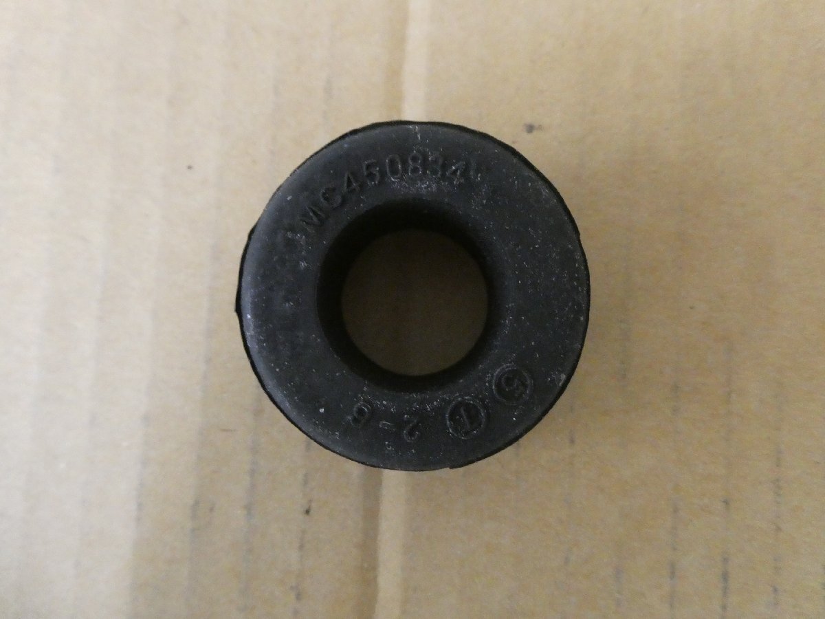 【A51233】 三菱ふそう FQ用 ブッシュ FRサス MC450834 未使用拍卖