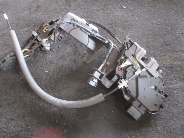 ★35G4843 ジャガーXKクーペ 純正右ドアドアロックアクチュエーター 運転席 右ハンドル車 SAJKC43PXCLB47***拍卖