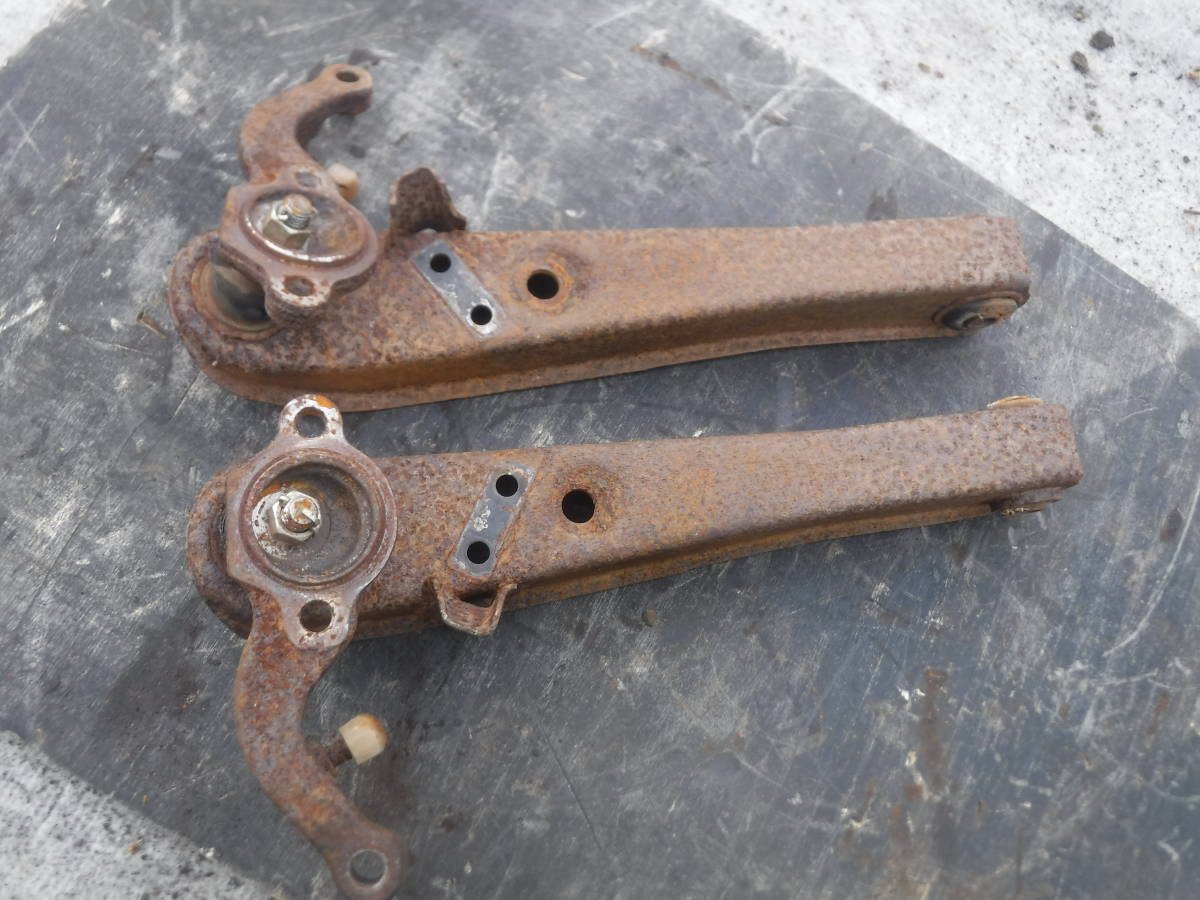 スカイライン HR30 S57年 2ドア GT 純正 フロント ナックル ロアアーム 左右 赤 5MT L20ET R30 DR30 ポールニューマン拍卖