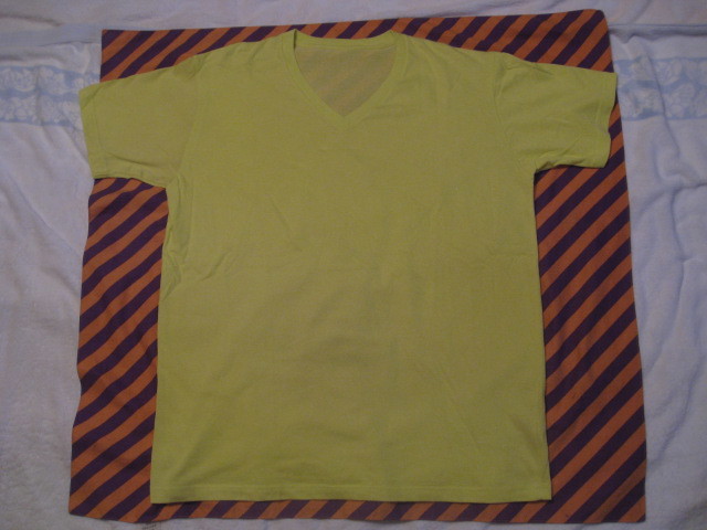 す【古着】☆UIQLO ・ユニクロ Vネック Tシャツ / 半袖 / サイズ XL チェスト 国内正規品 !拍卖