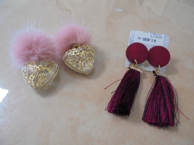 ピアス2個 未使用 タッセル ファー拍卖