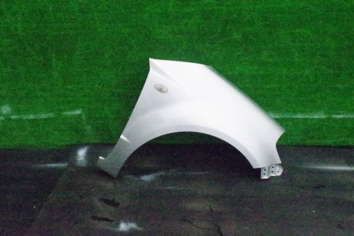 スズキ SX4セダン YC11S フロントフェンダー 右 (シルバー)拍卖