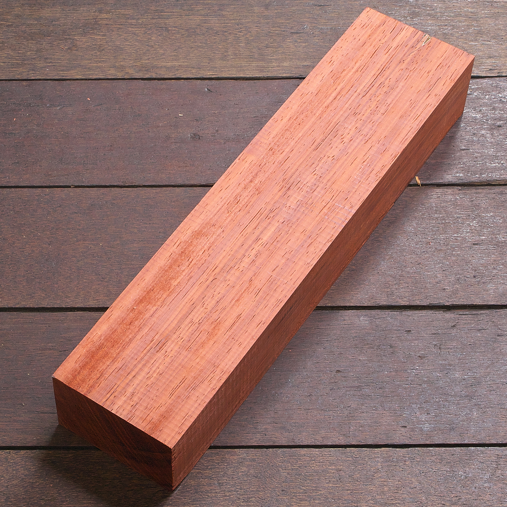 パドゥーク パドウク パドーク 端材 約390x90x58㎜ 小物 DIY 乾燥材 塊材 唐木 楽器 指物 唐木細工 堅木 カリン ブビンガ 飾台拍卖