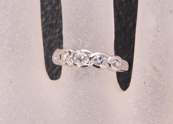 《質屋出品》Pt900★天然ダイア0.50ctのデザインリング★k-4119拍卖