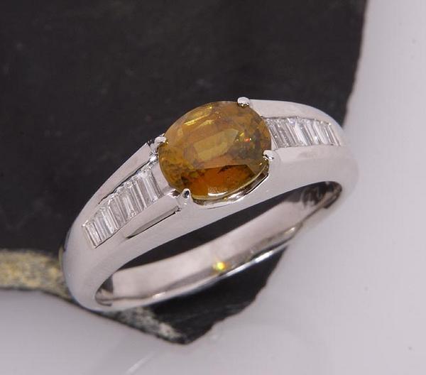 《質屋出品》Pt900★スフェーン2.20ct+ダイアリング★C-1752拍卖