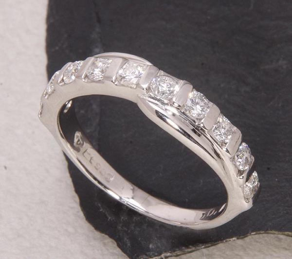 《質屋出品》Pt900★ダイア0.5ctハーフエタニティリング★C-2549拍卖