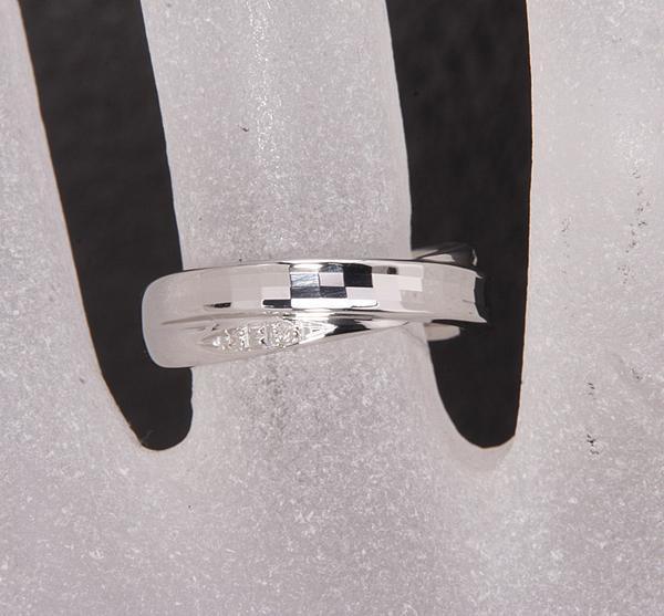 《質屋出品》Pt900★天然ダイアモンド4石のデザインリング★k-3395拍卖