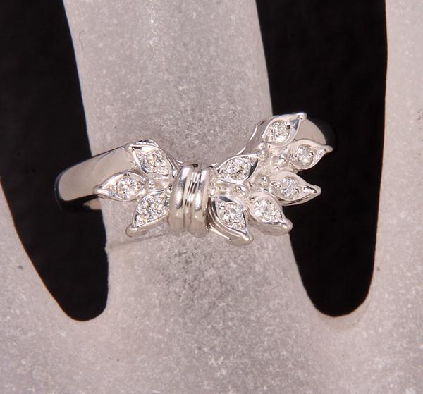 《質屋出品》Pt900★天然ダイアモンド0.1ctの羽モチーフリング★k-3619拍卖