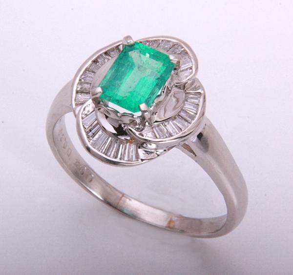 《質屋出品》Pt900★天然エメラルド0.94ct+ダイアモンドリング★C-4100拍卖