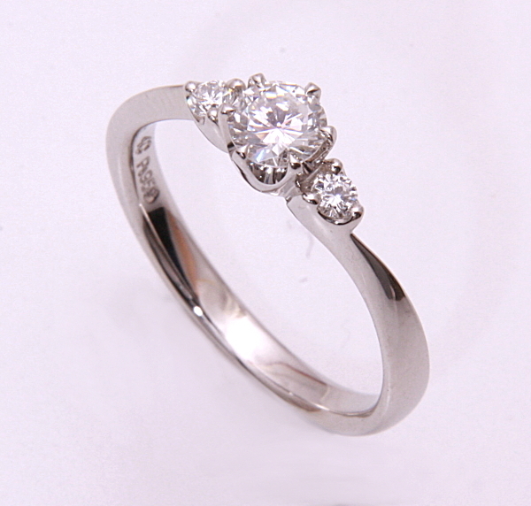 《質屋出品》4℃★Pt950天然ダイアモンド0.27ctデザインリング★C-4772拍卖