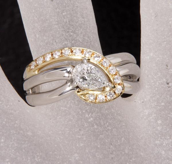 《質屋出品》Pt900/K18★ペアシェープの天然ダイアリング★k-3304拍卖