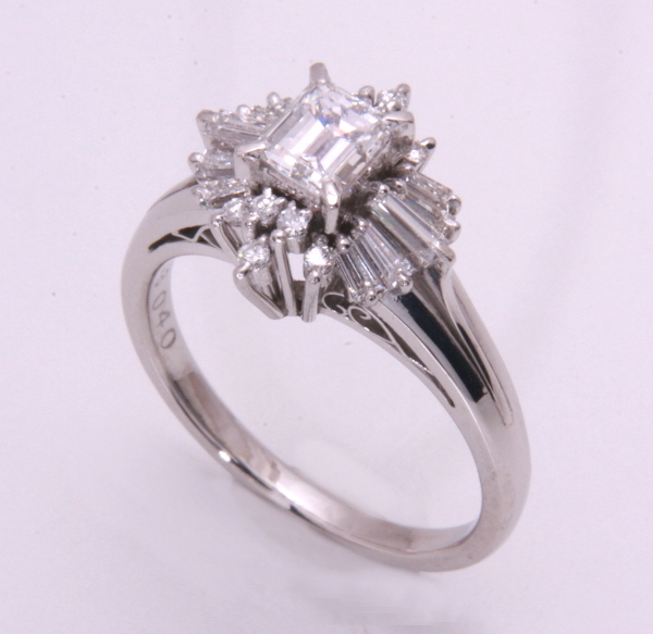 《質屋出品》Pm900★天然ダイアモンド0.58ct+0.4ctデザインリング★C-4474拍卖