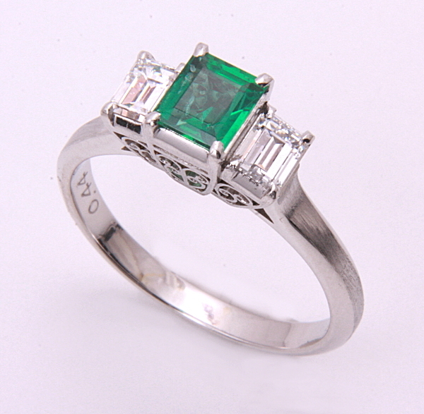 《質屋出品》Pm900★天然エメラルド0.44ct+ダイアモンドリング★C-4490拍卖