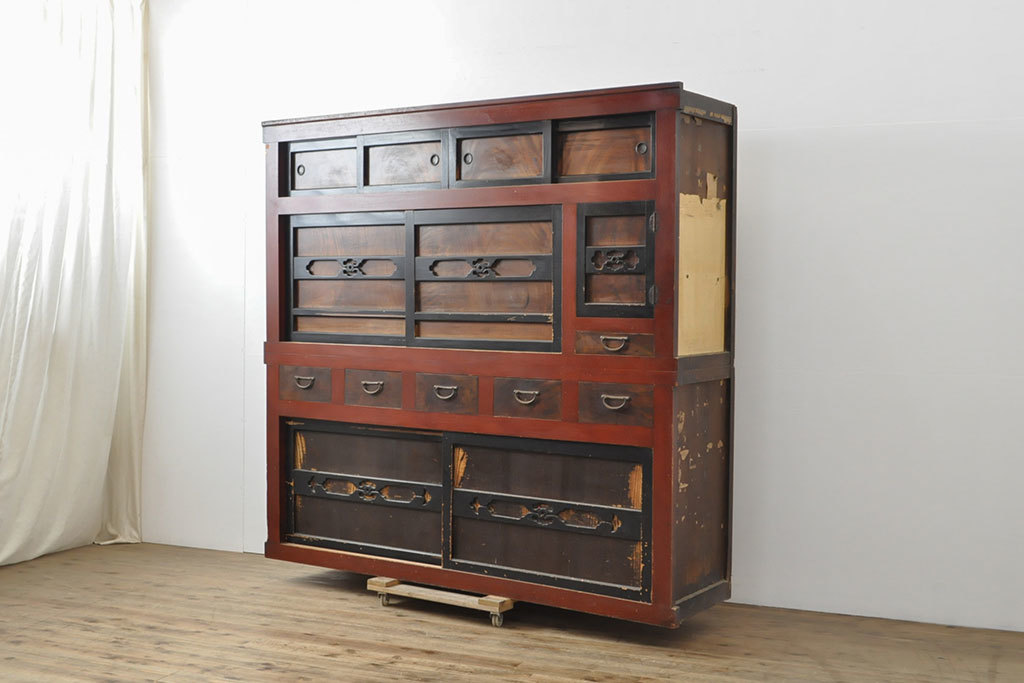 R-053023 和製アンティーク 和モダンなお部屋にぴったりのツートンカラーが目を引く重ね水屋箪笥(収納棚、戸棚、食器棚、キャビネット)拍卖