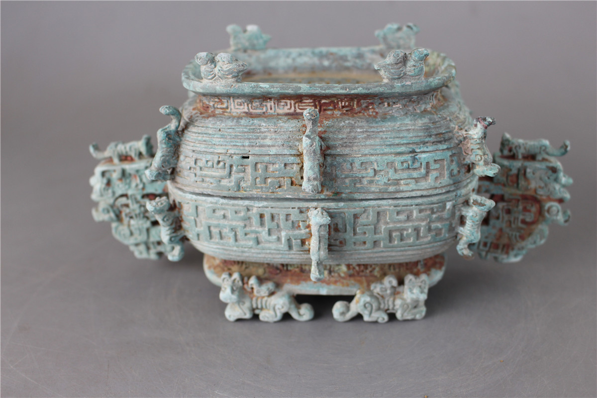 古美術品 西周 青銅器 雲雷紋虎耳銘文蓋合拍卖