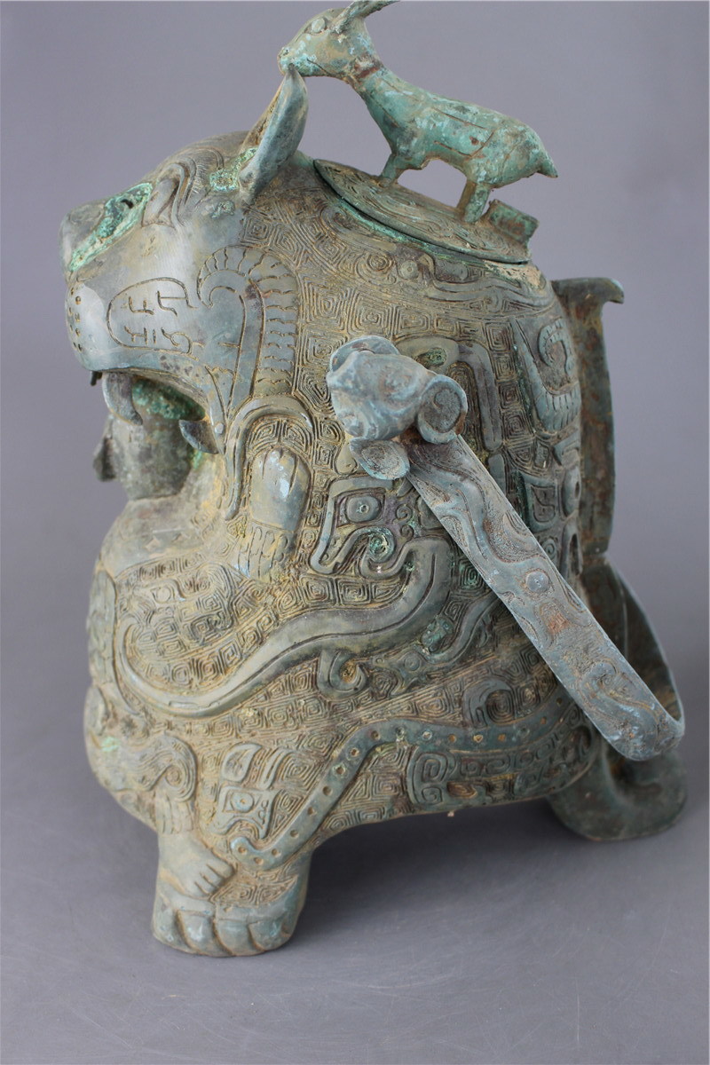 古美術品 商代 青銅器 虎食人取手壷拍卖