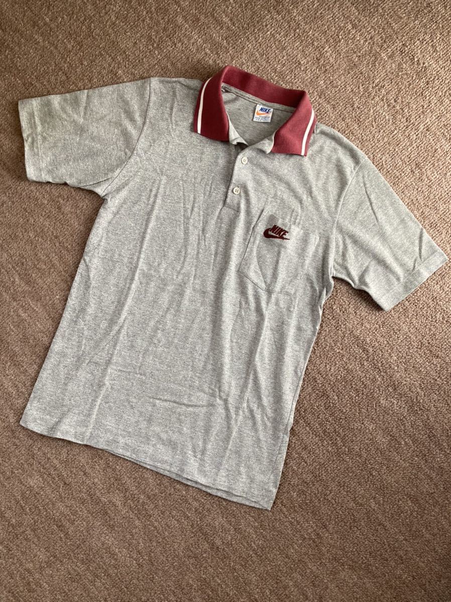 NIKEナイキ アメリカ製 オレンジスウッシュタグ ポケ付きポロ襟ユーズド半袖T ダメージ無 Sサイズ 50%ポリエステル50%コットン 灰/エンジ拍卖