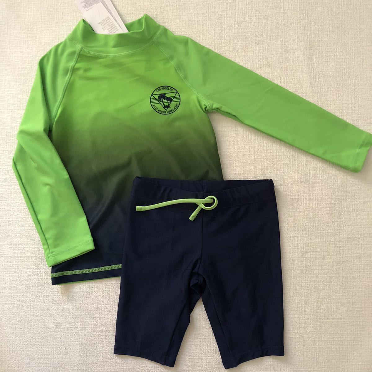 新品【水着】90 サーフ 上下セット ラッシュガード スイムパンツ 長袖 男の子 海 プール拍卖