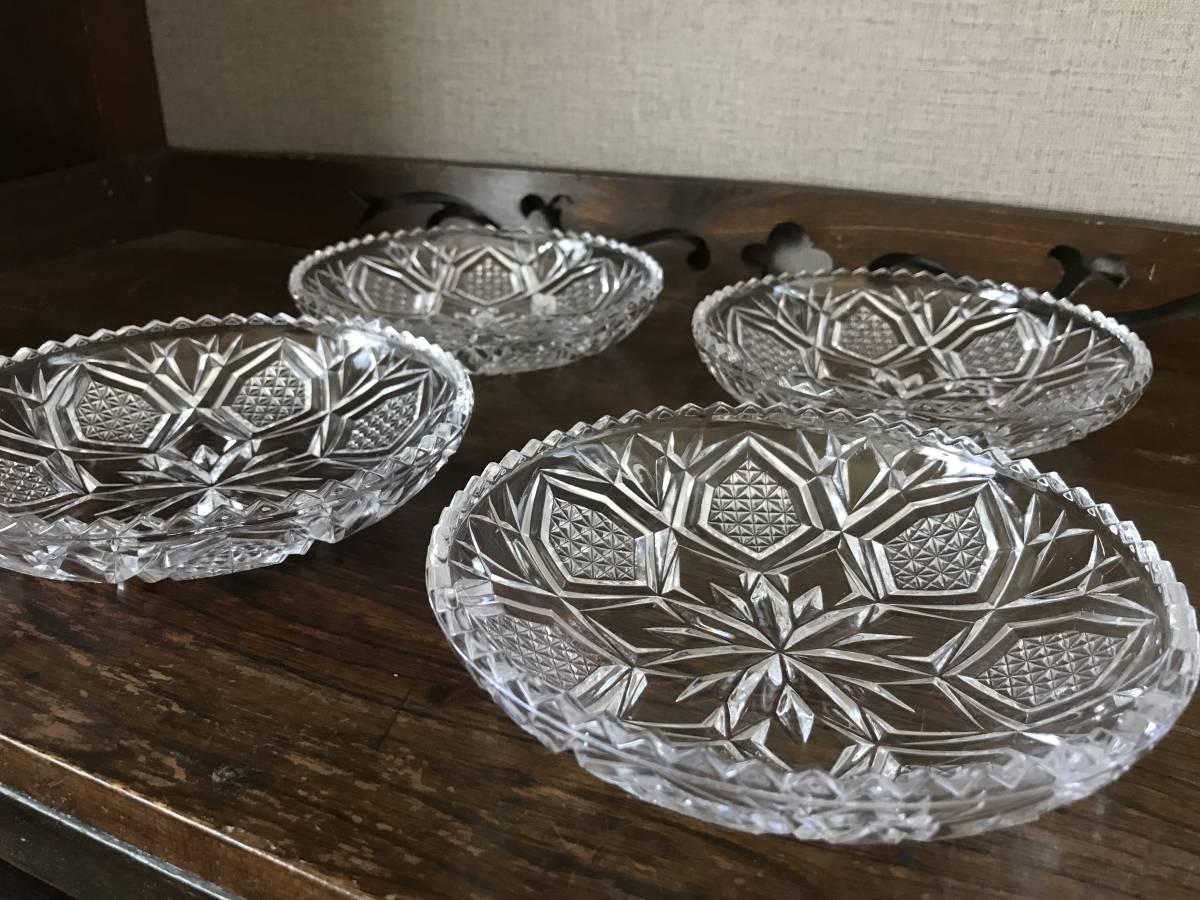 昭和レトロ プレスガラスのお皿 サラダ皿 4皿セット拍卖