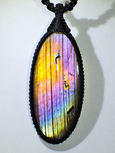 ★スペシャルなレインボーラブラドライト★35ct★天然石曹灰長石★ハンドメイドマクラメ編み★ネックレスペンダント★kamesan拍卖