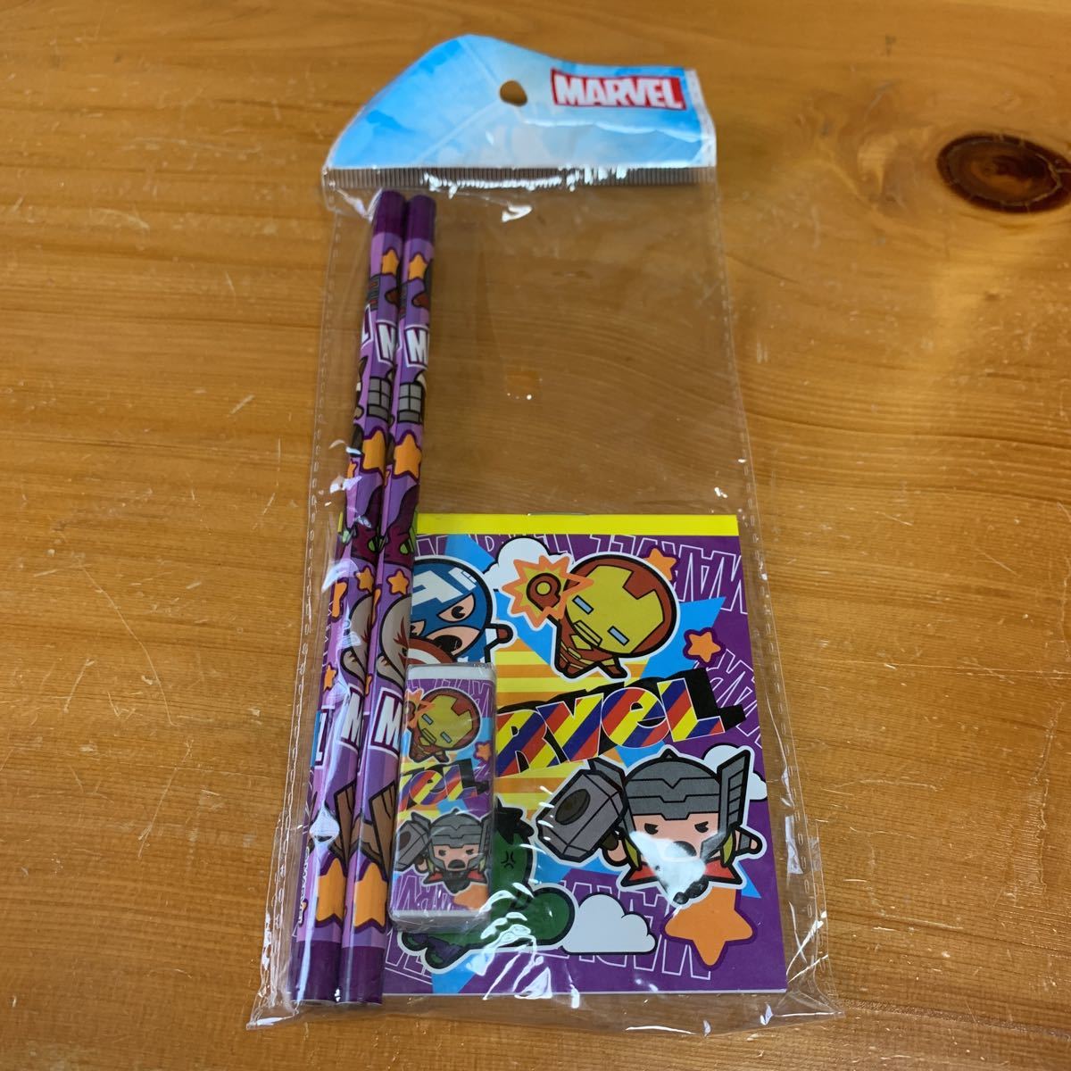 SUPER HEROES スーパーヒーローズ 文房具 4点セット 鉛筆2本 消しゴム1つ メモ帳1つ 3点セット MARVEL 新品 未使用品 送料無料拍卖
