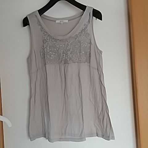 UNAPARTEトップス ノースリーブ サイズ40拍卖