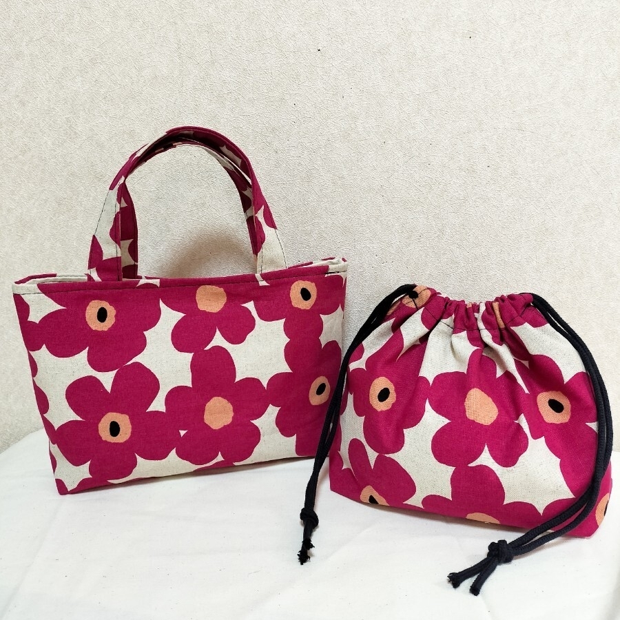 2点セット  トートバッグ お弁当袋 花柄 ハンドメイド 大きなフラワー ランチバッグ 巾着袋 ミニトートバッグ 巾着バッグ拍卖