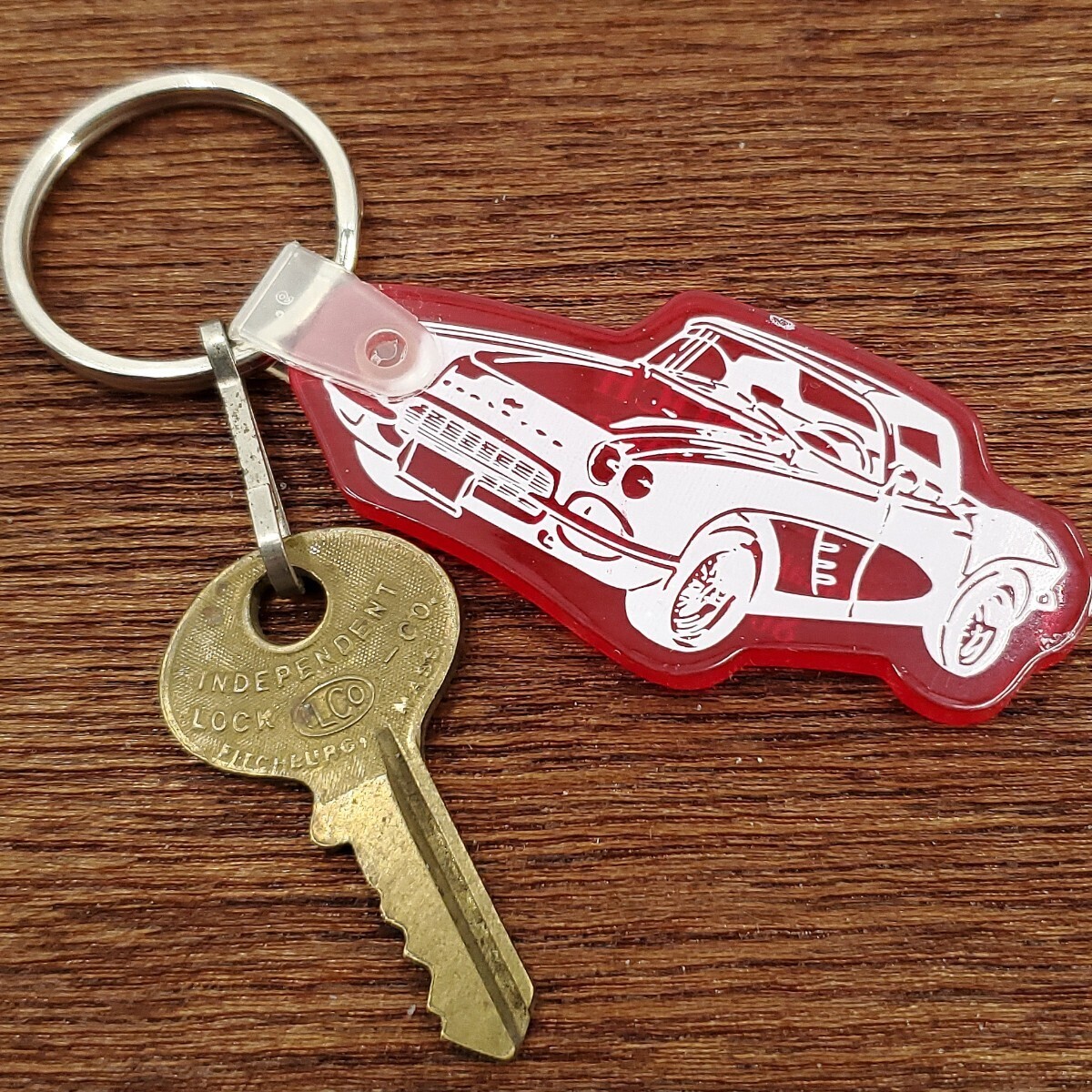 アメ車広告入りキーリング&ヴィンテージ真鍮キーセットUSA製アメリカ雑貨ブラス鍵キーホルダーチャームアンティークレトロシャビー 986拍卖