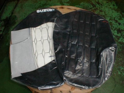 在庫限り SUZUKI GT380 GT550 前期モデル 純正タイプ シート表皮 (VEADKI-COVER-GT380-EA)拍卖