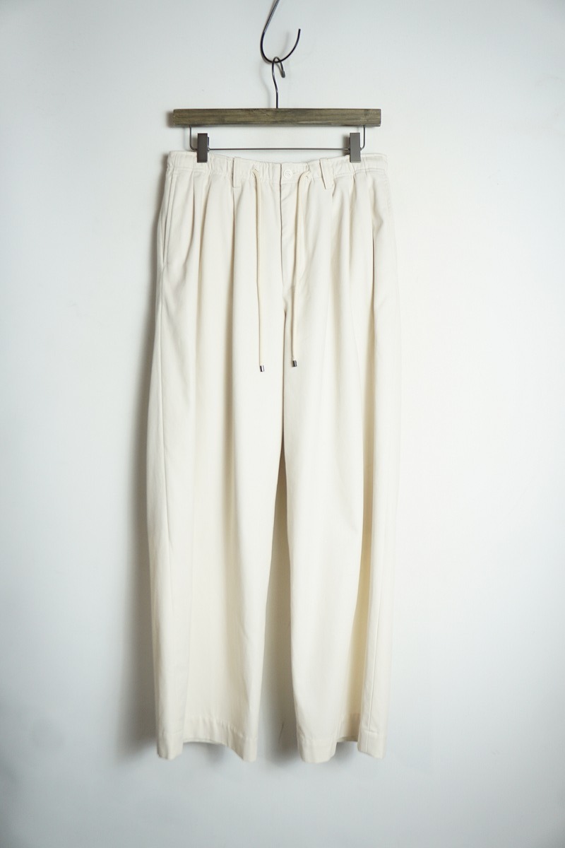 24AW MARKAWARE マーカウェア A24C03PT02C コットン40/2ギャバジン トリプルプリーテッド イージー トラウザー パンツ 白 サイズ1 427P♪拍卖