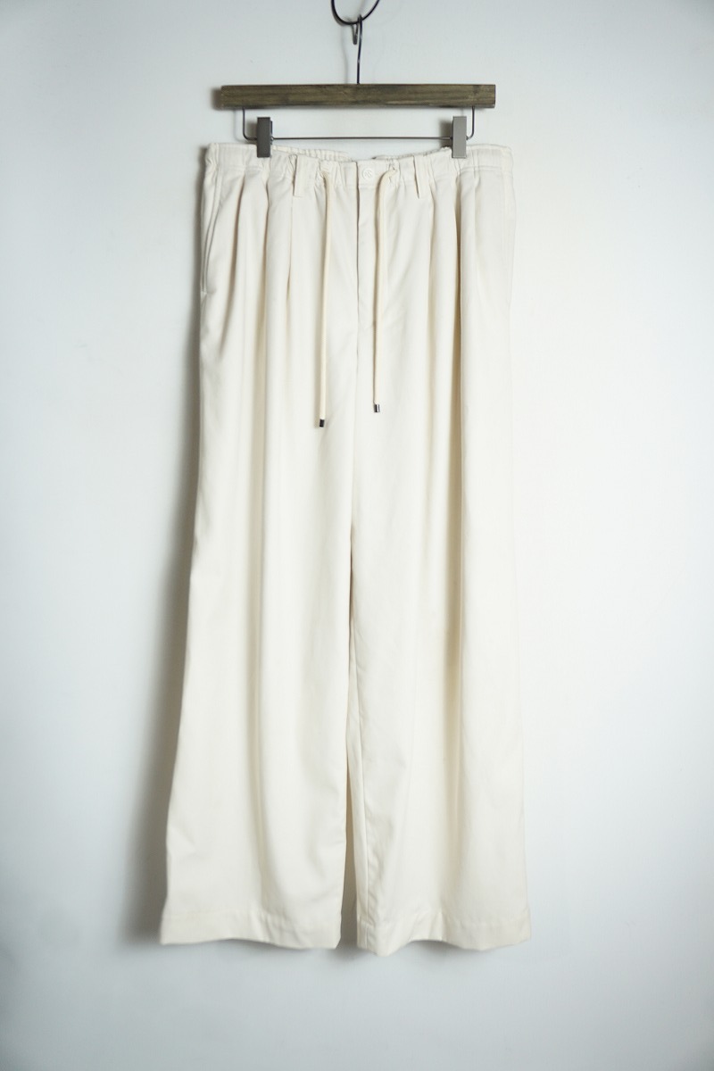 24AW MARKAWARE マーカウェア A24C03PT02C コットン40/2ギャバジン トリプルプリーテッド イージー トラウザー パンツ 白 サイズ2 823P♪拍卖