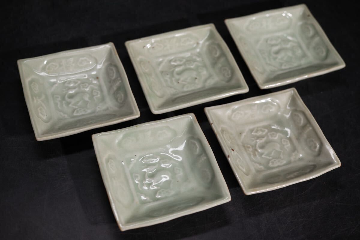 時代 青磁 鹿文 陽刻 小皿 五客 / 茶器 豆皿 皿 煎茶道具 検索: 中国美術 三田青磁 .G2580  拍卖