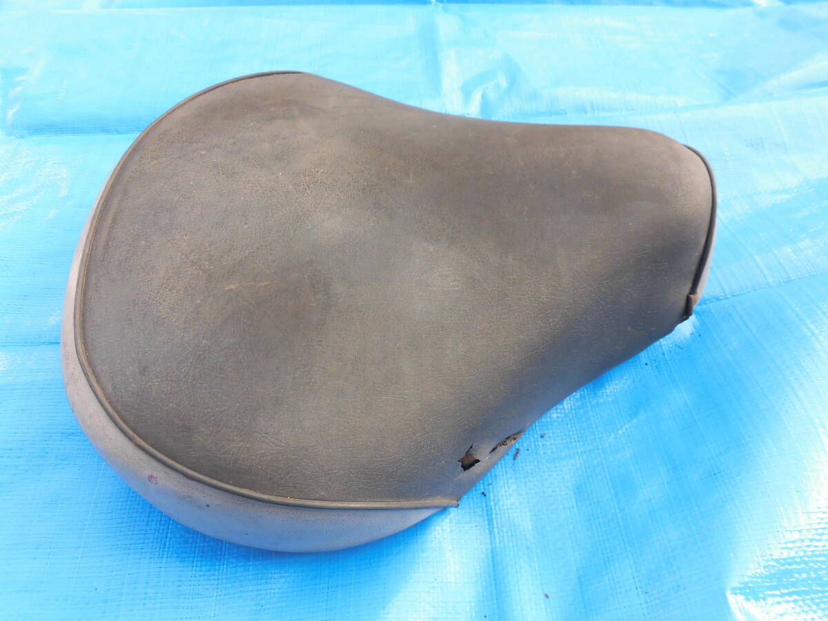曽 C100 1966 9月生産 鈴鹿製作所 ヒンジ付き スーパーカブパーツ 当時物 純正シート 破れあり拍卖