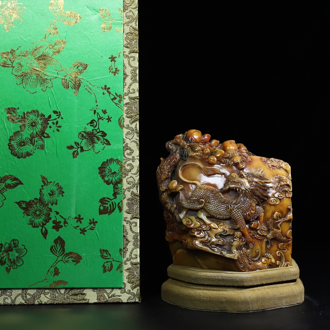 旧蔵 清 乾隆時期 寿山石【招財納福】キレート龍麒麟 印章 置物 天然石 手彫 篆刻 古印材 極細工 中国古玩 骨董品 古美味 209拍卖