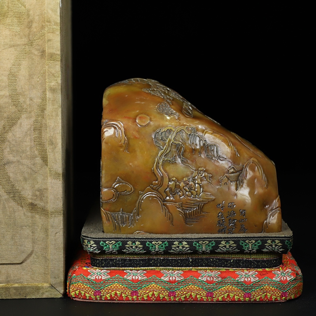 旧蔵 清 寿山石 『松下聚賢』人物物語紋 薄意印鑑 置物 天然石 手彫 篆刻 古印材 極細工 中国古玩 骨董品 古美味 209拍卖