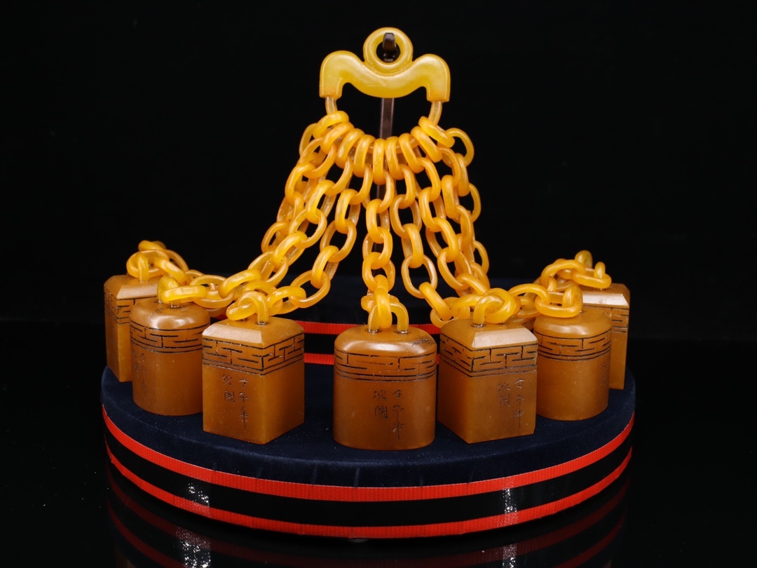 旧蔵 【清代篆刻家 趙之深 號:次閑】寿山石 灯火凍 田黄石 彫刻 九鎖章 天然石 手彫 篆刻 古印材 極細工 中国古玩 骨董品 古美味 209拍卖