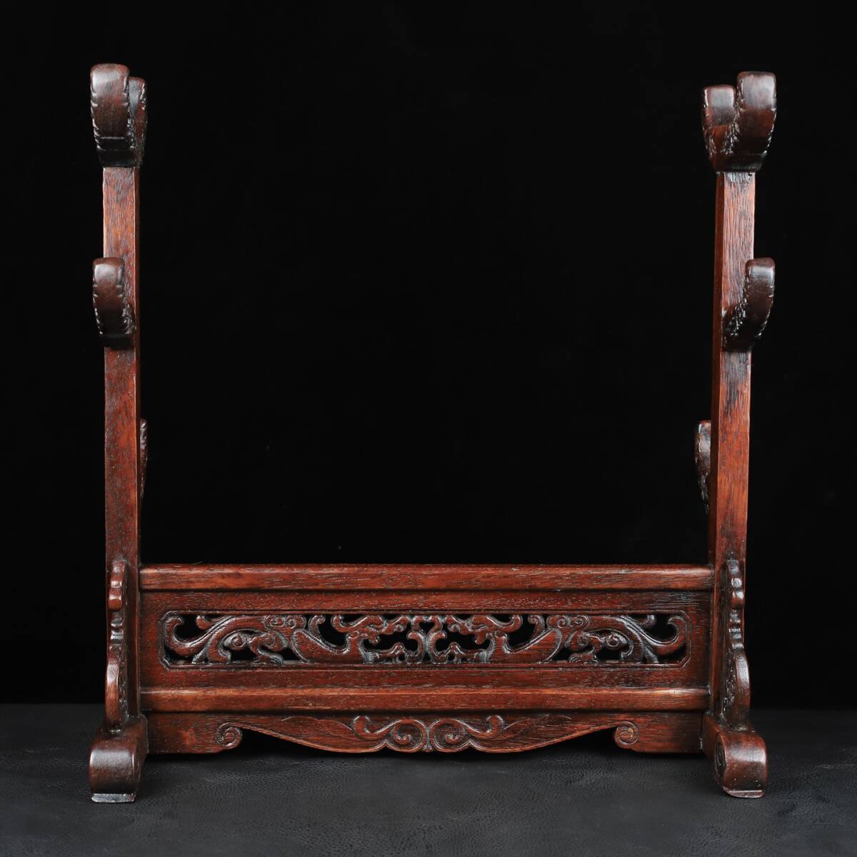 旧蔵 清 花梨木 鏤空彫 寶刀展示架 托木架 木製 極細工 中国古玩 骨董品 古美味 209拍卖