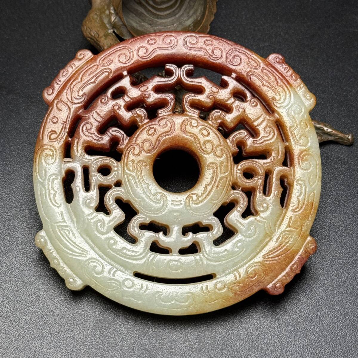 旧蔵 清 玉彫 和田玉璧 彫刻精美 玉質温潤 包漿醇厚 沁色美觀大方 極細工 中国古玩 骨董品 古美味 209拍卖