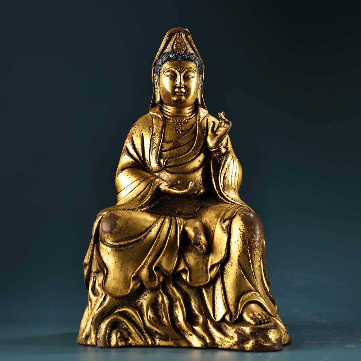 旧蔵 清 純銅 全銅 高レリーフ鏨刻 塗金観世音菩薩 仏像 奉納されていた 供養品 銅製 極細工 中国古玩 骨董品 古美味 209拍卖