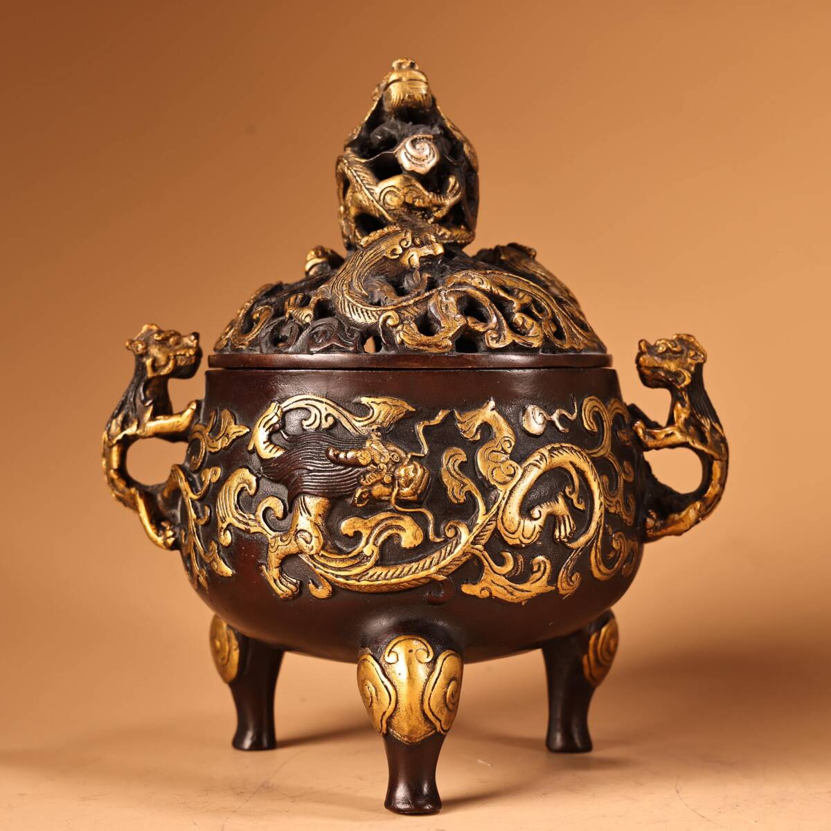 旧蔵 明 宣德年制 純銅 全銅 高レリーフ工藝 塗金銀 熏香爐 香道具 銅製 銅器 極細工 中国古玩 骨董品 古美味 209拍卖
