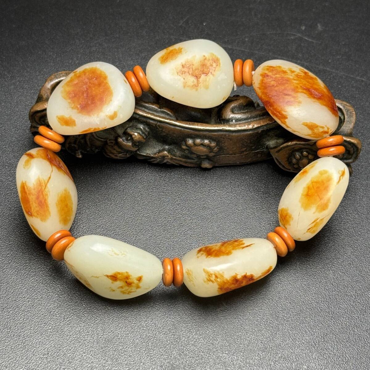 旧蔵 清 玉彫 和田玉 原石手鏈 玉質温潤 沁色美觀 極細工 中国古玩 骨董品 古美味 209拍卖