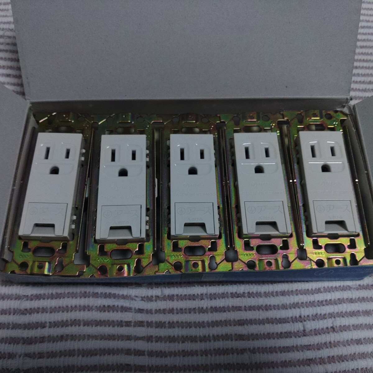 松下 フルカラー WN1131 アース接地コンセント 新古 5個 ゆうパック60サイズ拍卖