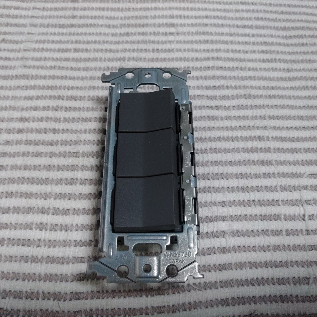 パナソニック SO-STYLE WNSS50222H グレー 3路トリプルスイッチ 新古 1個から ゆうパック60サイズ 拍卖