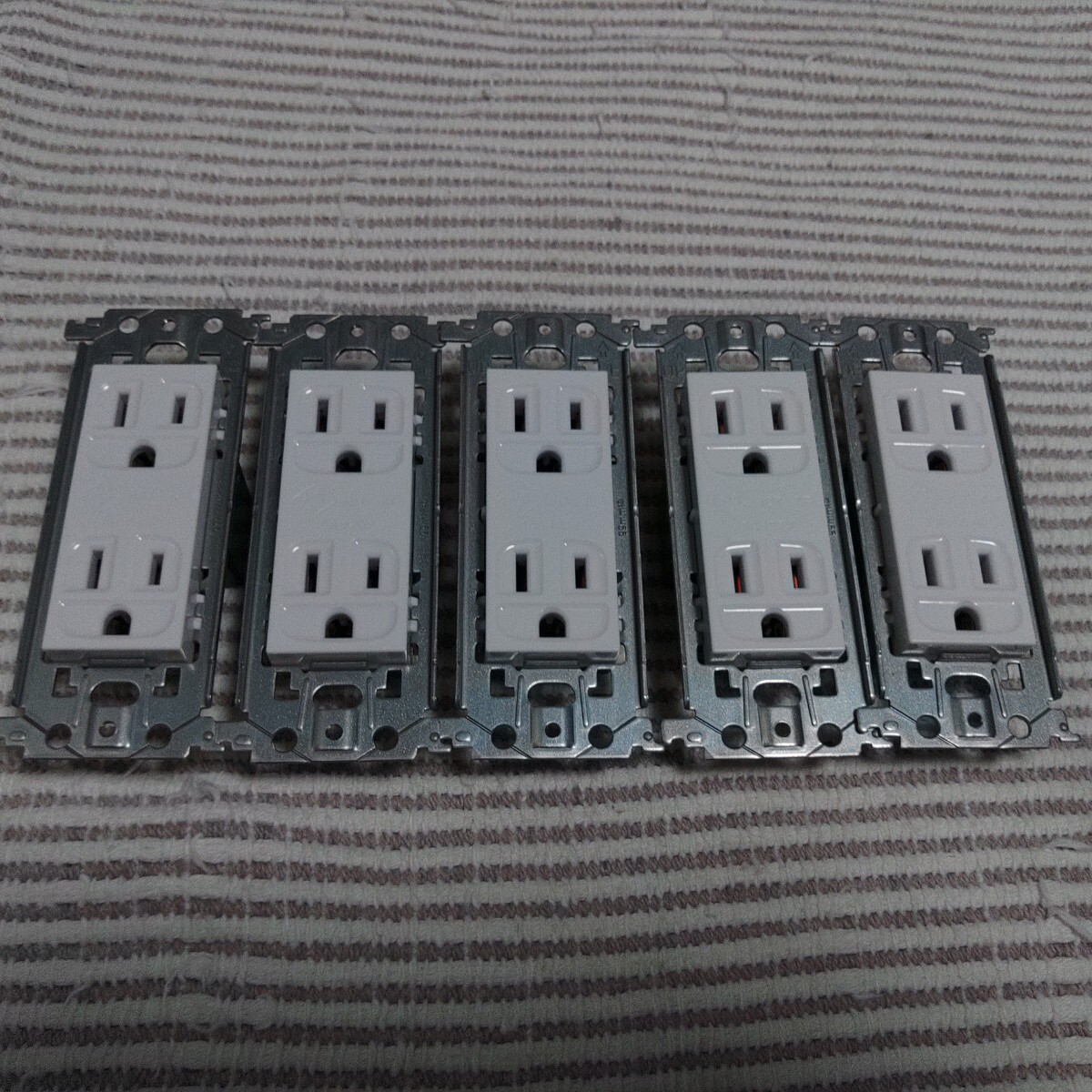 パナソニック アドバンス WTL13123W 接地ダブルコンセント 新古 5個 ゆうパック60サイズ拍卖