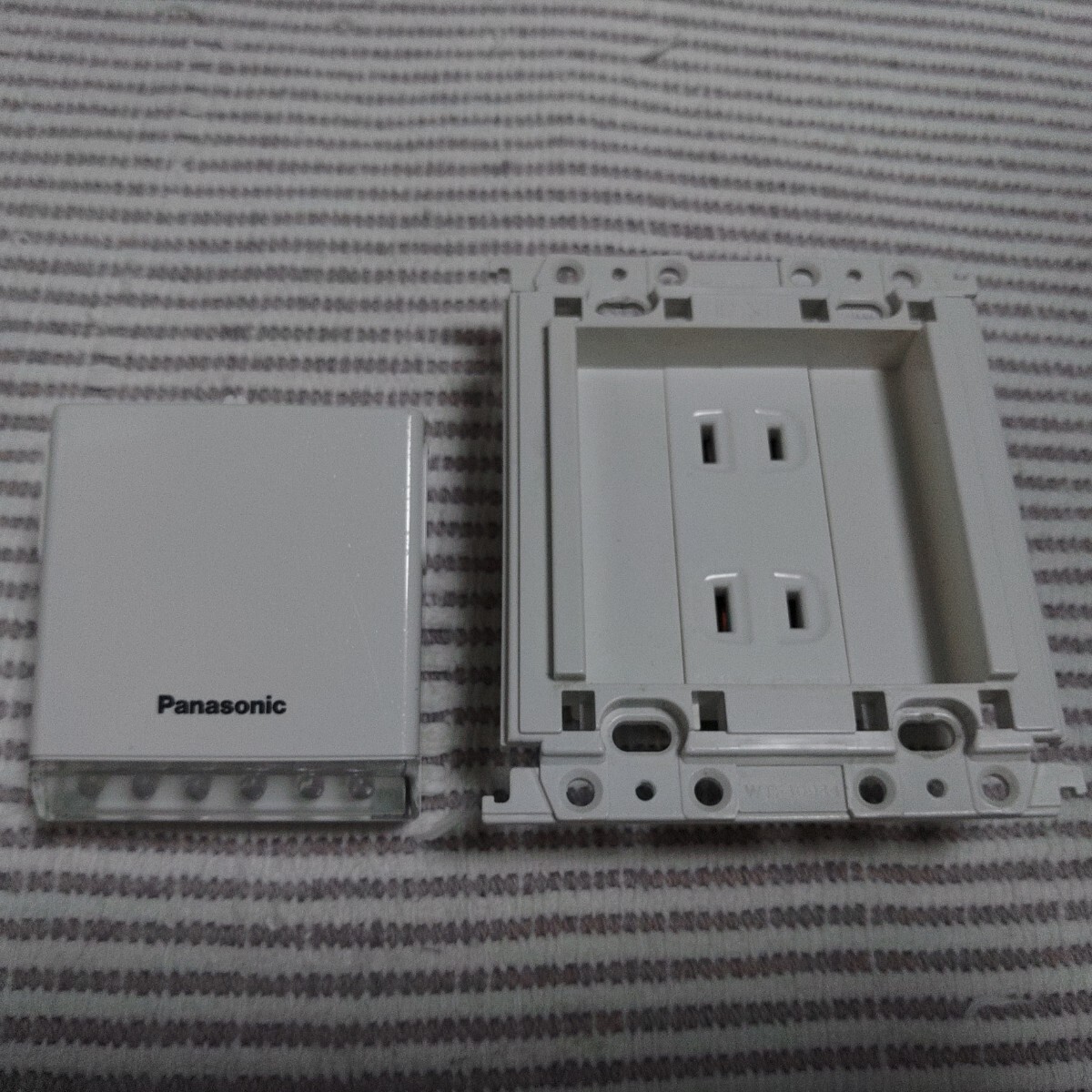 パナソニック コスモワイド LBJ70981 LED保安灯+ホーム保安灯専用コンセント 中古 バッテリー無 ゆうパック60サイズ拍卖