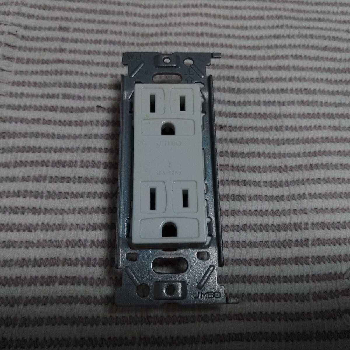 神保 JEC-BN-55G-PW 接地ダブルコンセント 新古 ゆうパック60サイズ拍卖